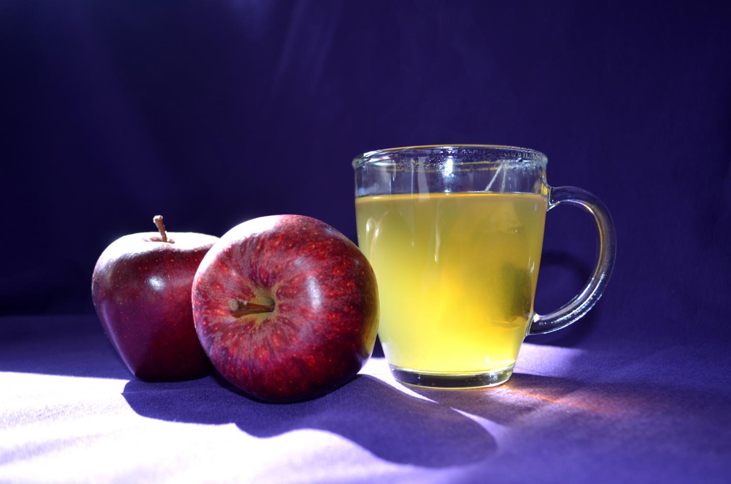 Green tea & apples Institute of Food Research.jpg